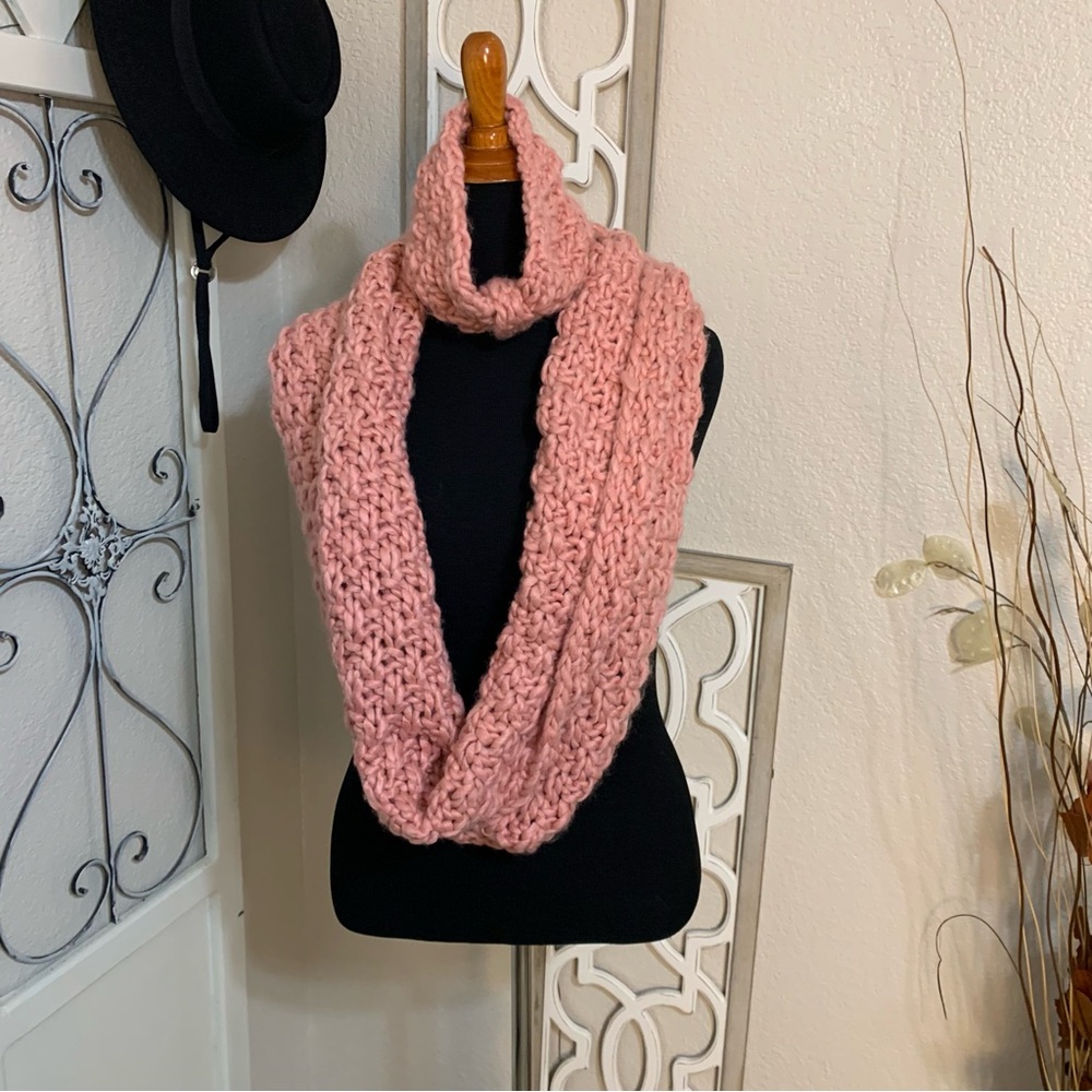 Old Navy scarf with headband, thick and warm soft pretty!100% Acrylic.